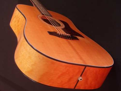 An after shot with the bridge reglued, and the repaired top, side and tailblock.